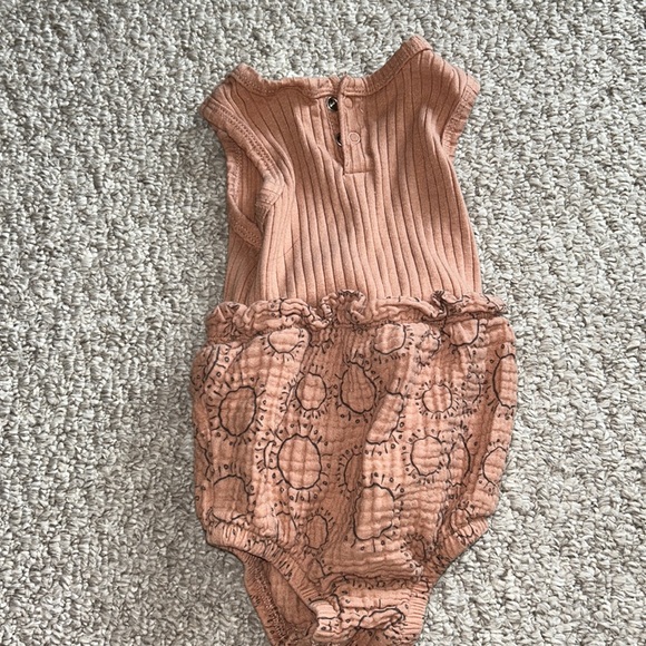 GRAYSON COLLECTIVE | 0-3 month onesie - Picture 6 of 7